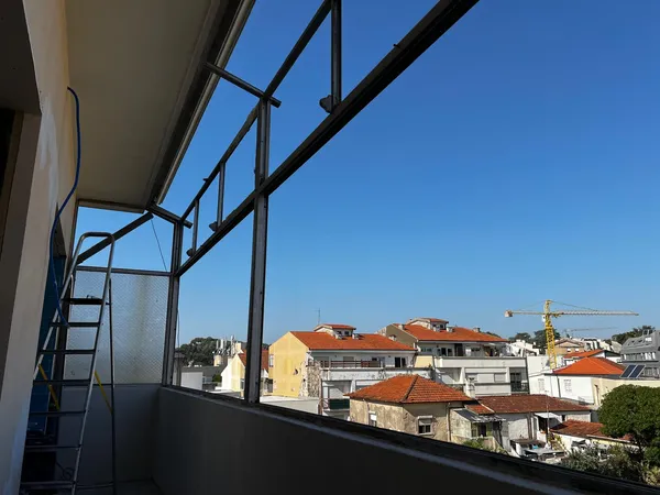 Antes — estrutura metálica, vista para a cidade